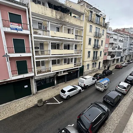 Hotel Guest In Ninho Lissabon